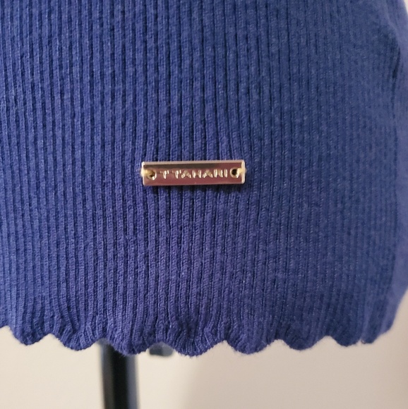 🛑SOLD🛑 T Tahari Ribbed Top - Picture 4 of 5